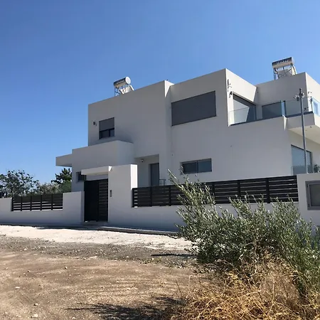 וילה Toska לוטראקי